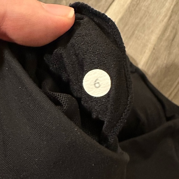Lululemon size 6 workout top - Picture 4 of 4
